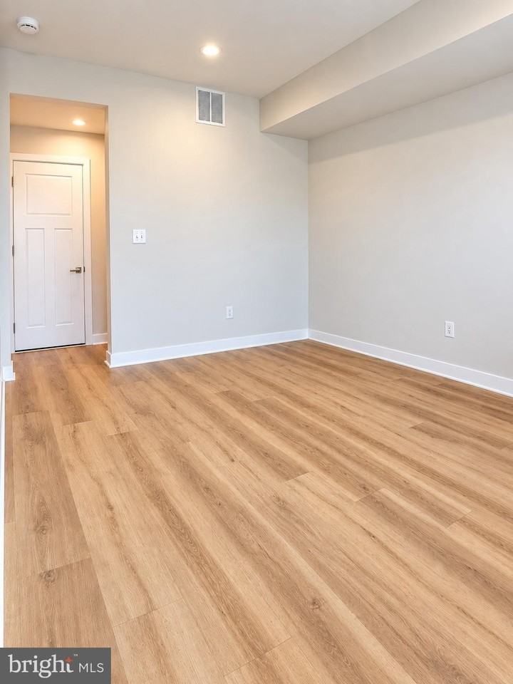 9 Sidney Ln - Photo 3 of 20