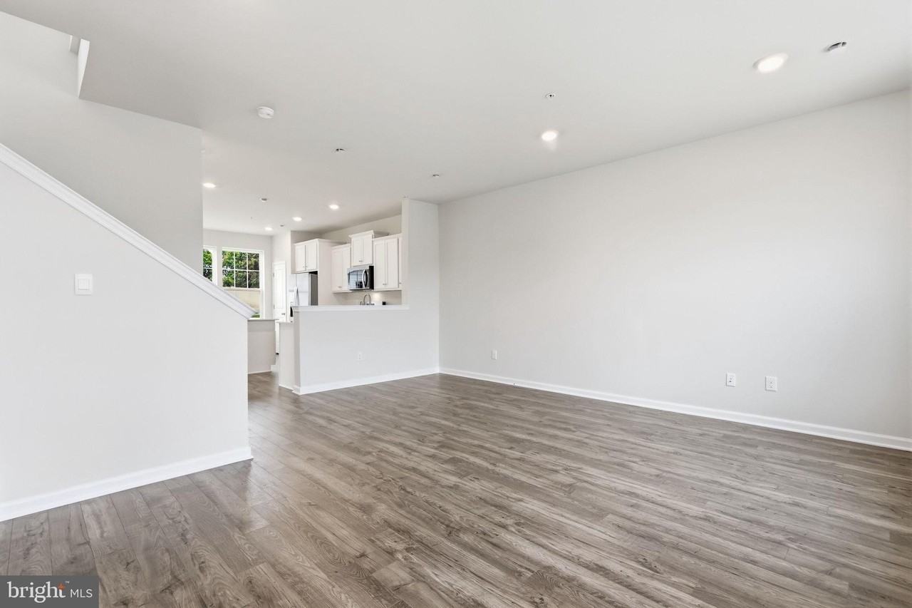1074 Meadowlark Dr - Photo 6 of 33