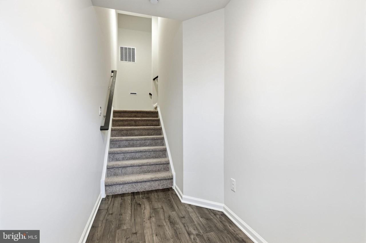 1078 Meadowlark Dr - Photo 3 of 32