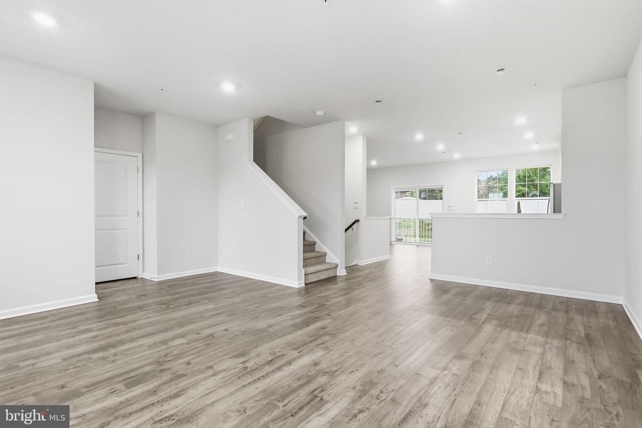 1078 Meadowlark Dr - Photo 4 of 32