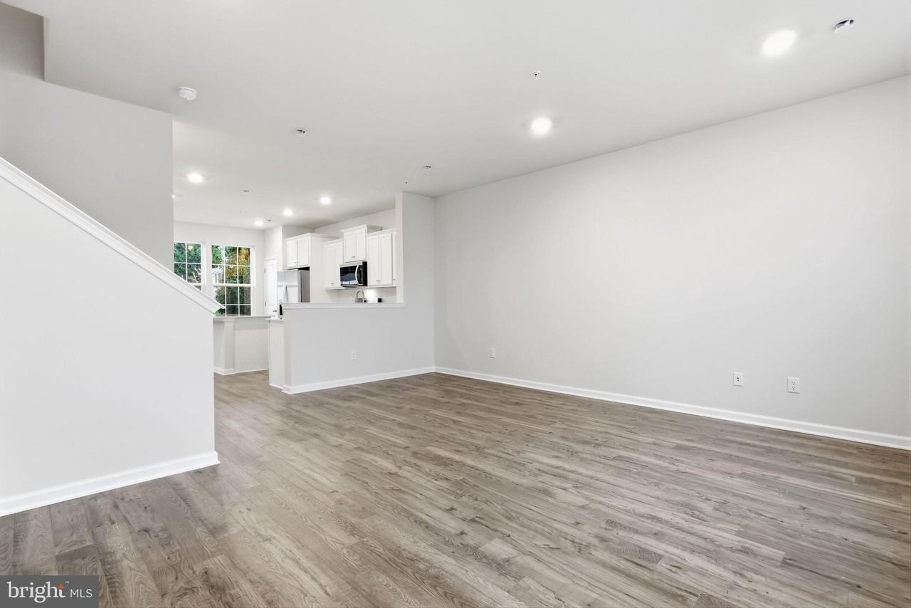 1078 Meadowlark Dr - Photo 6 of 32