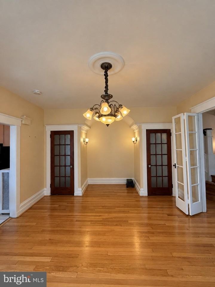 557 Hamilton St - Photo 6 of 29
