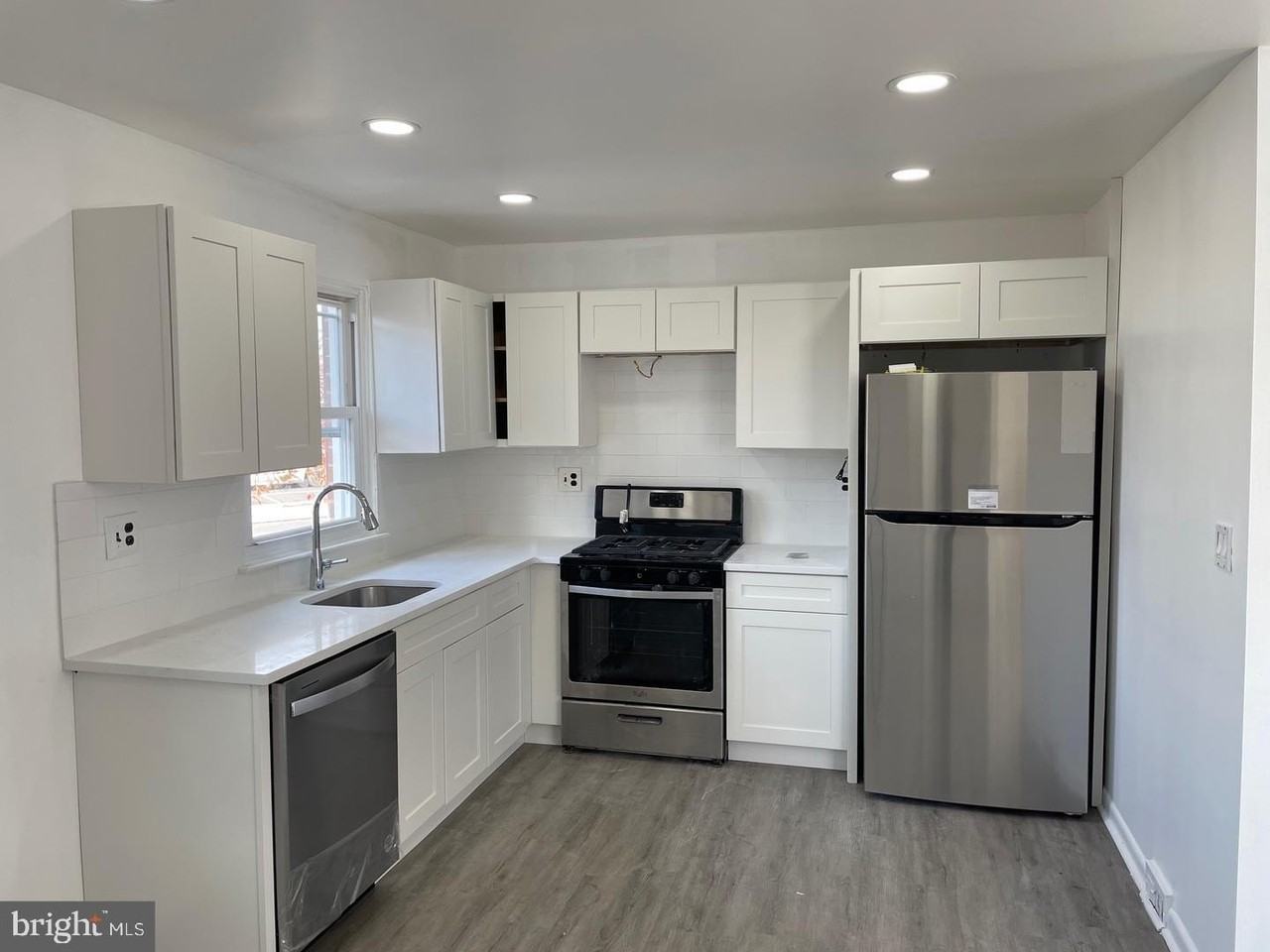 803 Lawler St - Photo 3 of 24