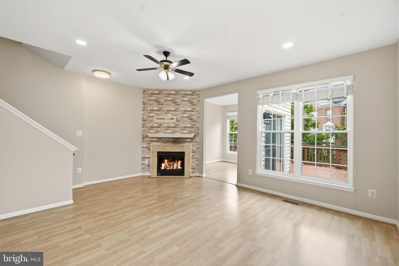 13135 Park Crescent Cir #1 - Photo 4 of 33