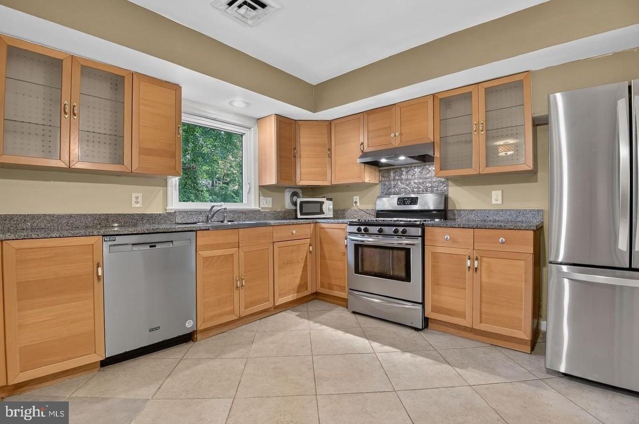3409 Beverly Dr - Photo 2 of 38