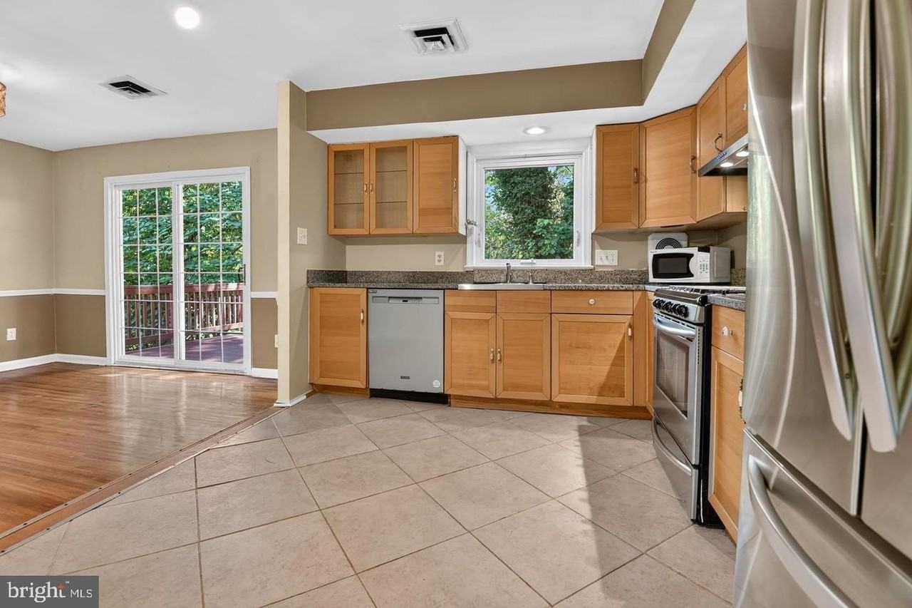 3409 Beverly Dr - Photo 3 of 38
