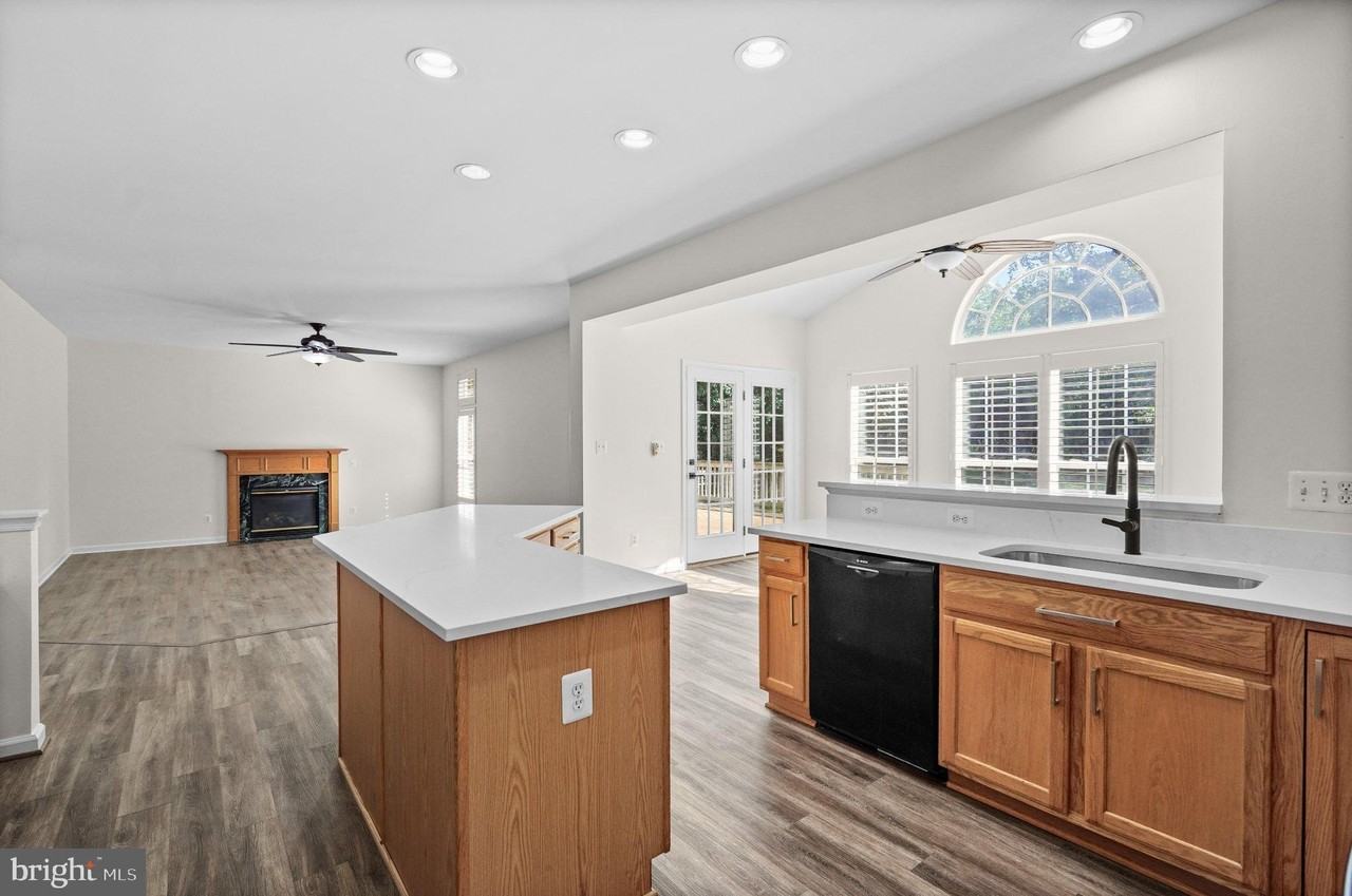 42055 Cherish Ct - Photo 6 of 46