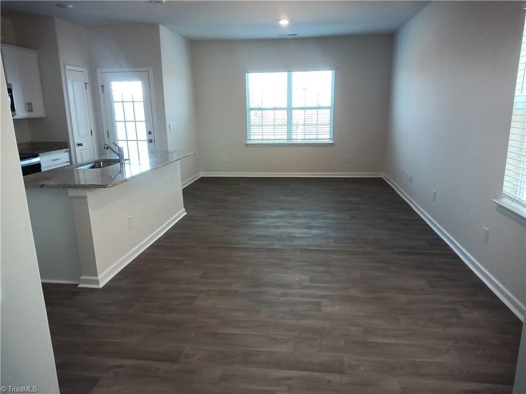 1355 Amberview Ln - Photo 4 of 17
