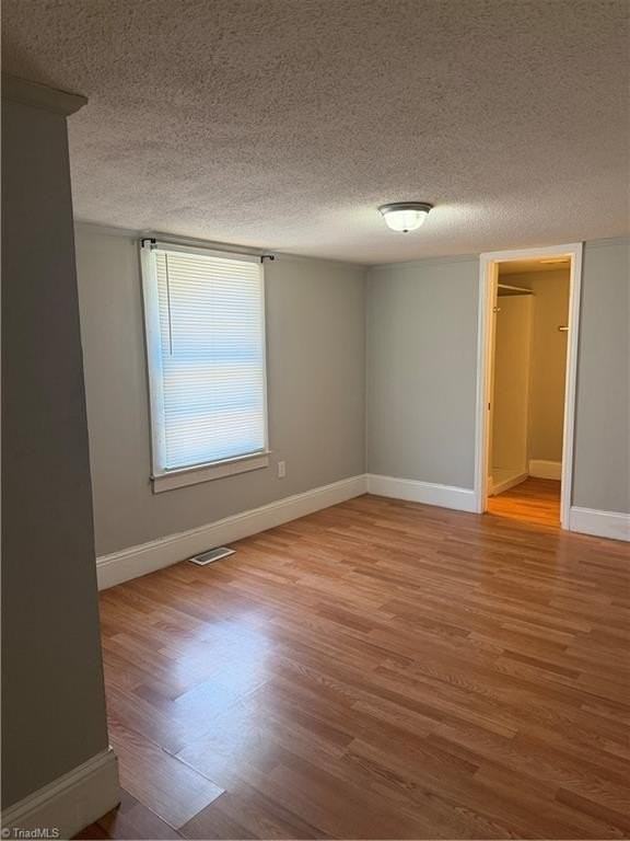 1003 Locke St - Photo 2 of 7