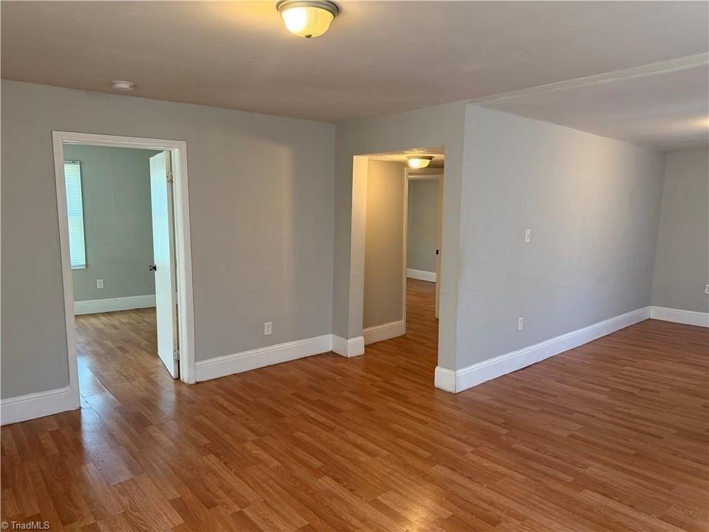 1003 Locke St - Photo 4 of 7