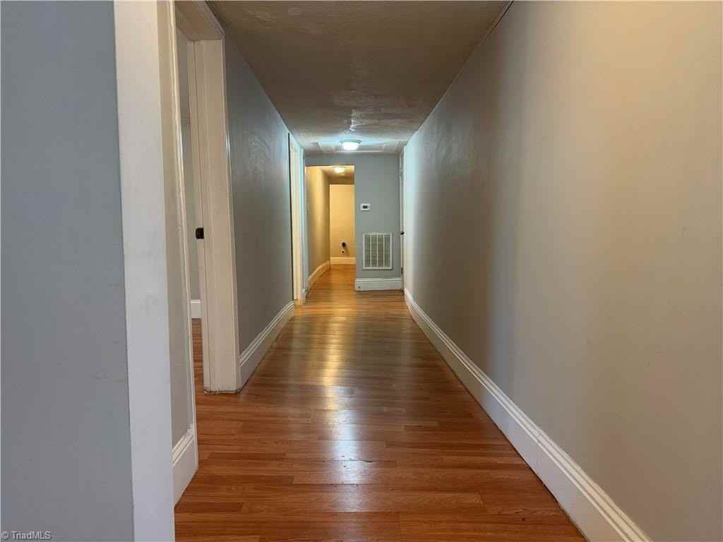 1003 Locke St - Photo 5 of 7
