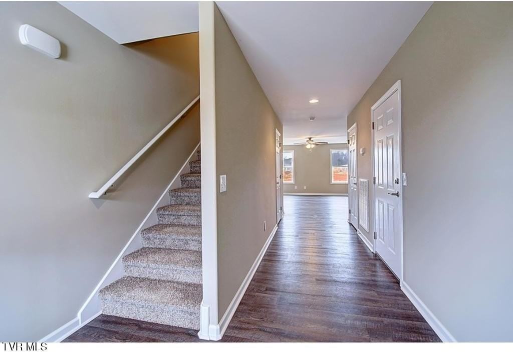 411 Manchester Pl - Photo 3 of 19