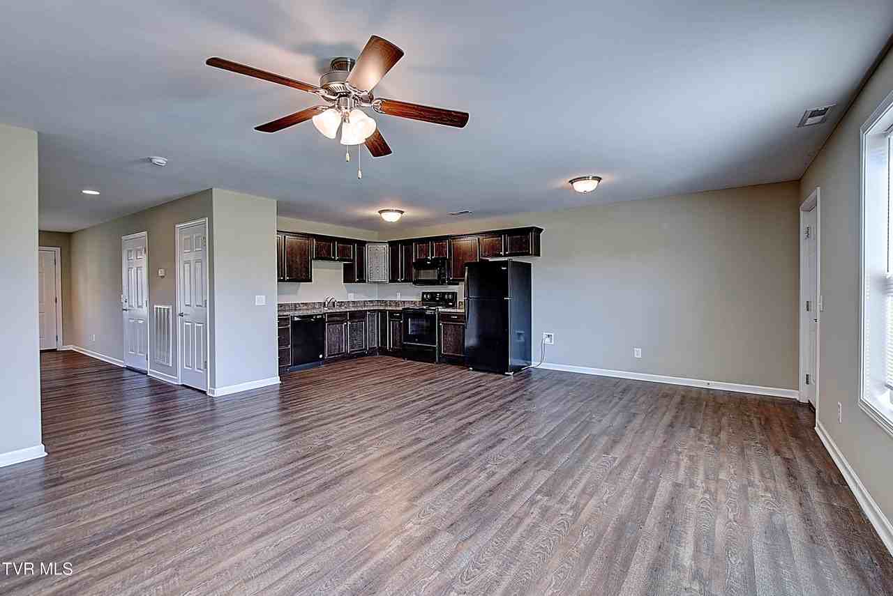 411 Manchester Pl - Photo 5 of 19