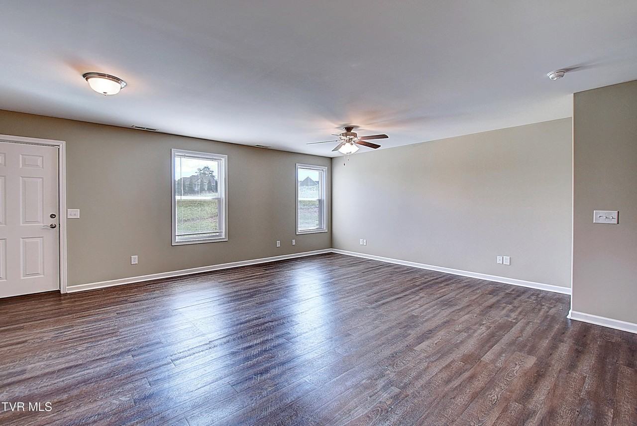 411 Manchester Pl - Photo 6 of 19
