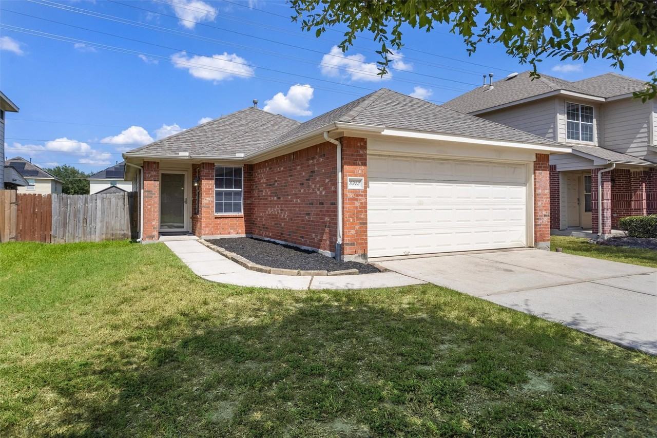 8923 Aurora Park Ln - Photo 2 of 29