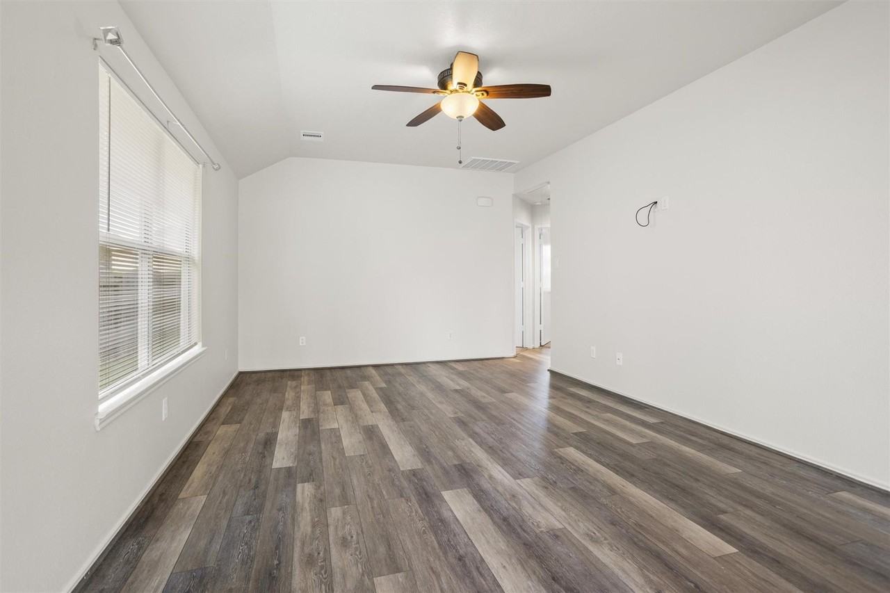 8923 Aurora Park Ln - Photo 4 of 29