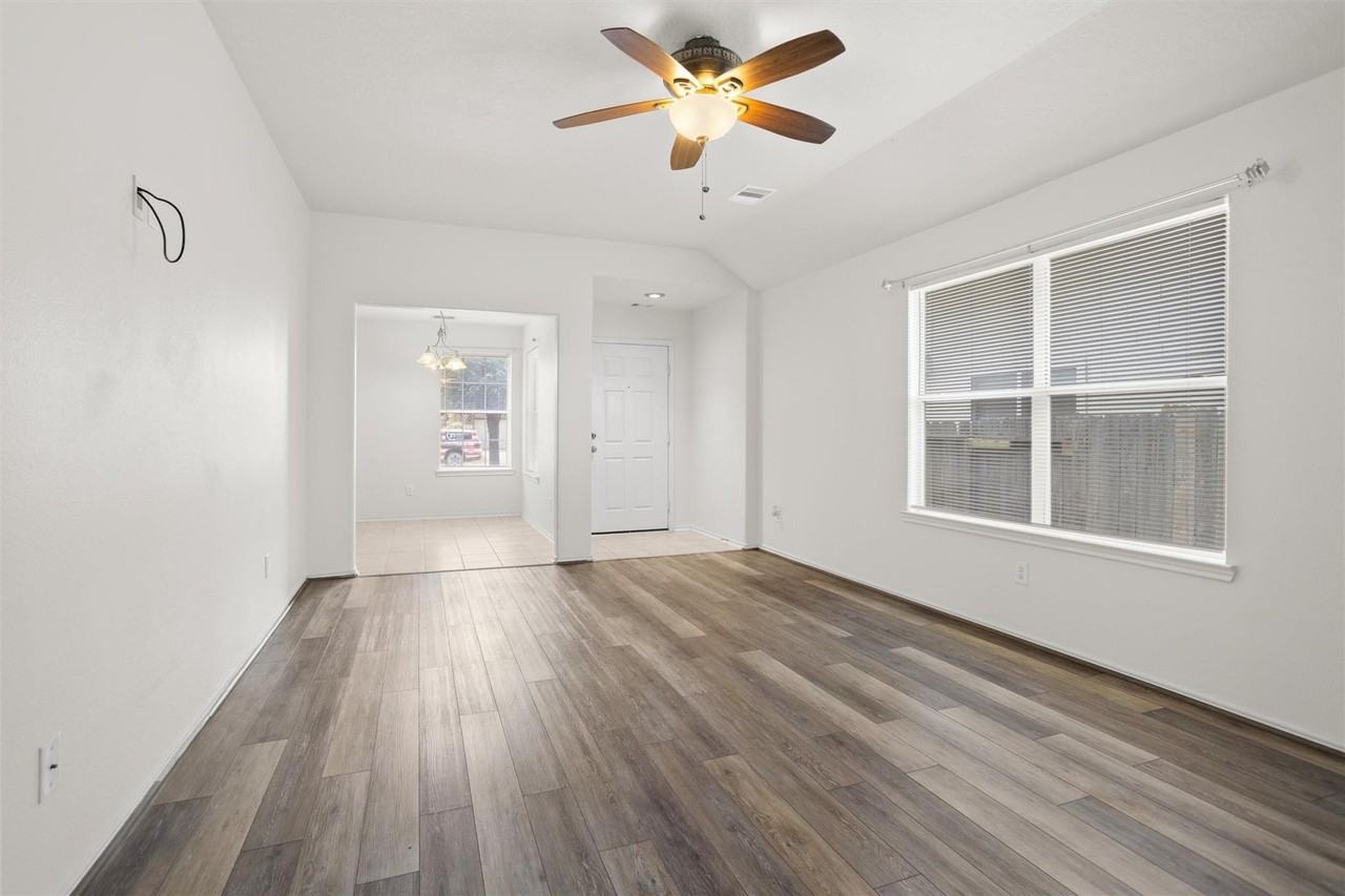 8923 Aurora Park Ln - Photo 5 of 29