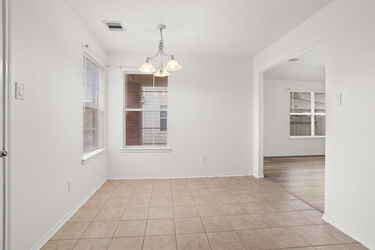 8923 Aurora Park Ln - Photo 7 of 29