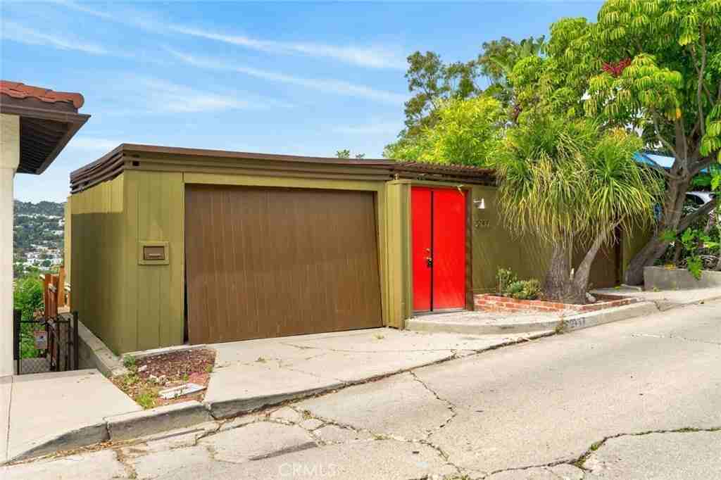 2137 Mayview Dr - Photo 2 of 50