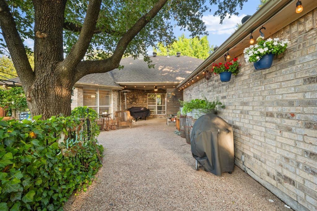400 Watters Crossing Ct - Photo 5 of 34