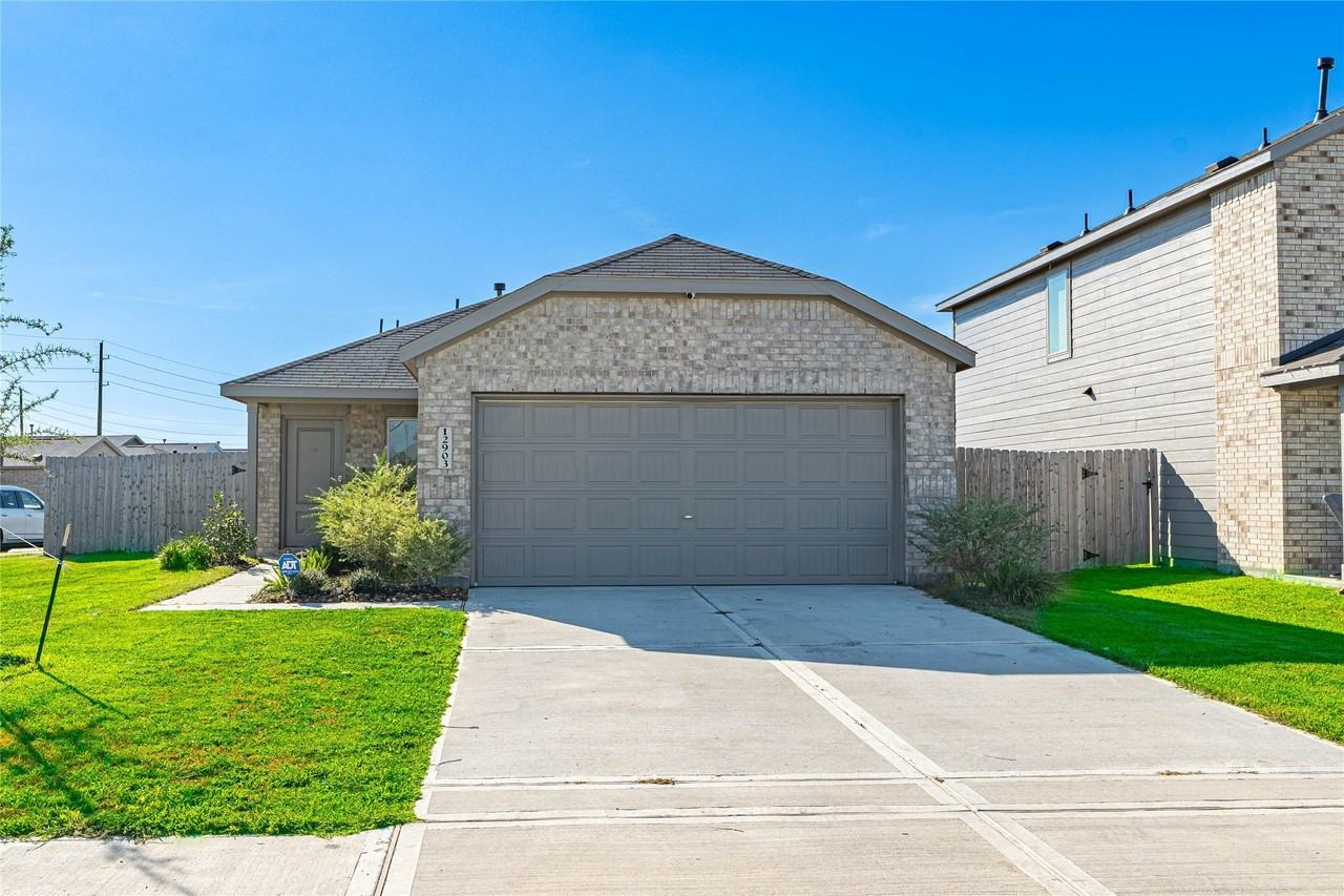 12903 Shells Ln - Photo 2 of 17
