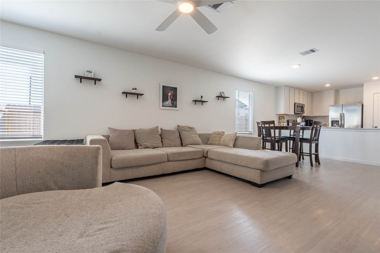 12903 Shells Ln - Photo 3 of 17