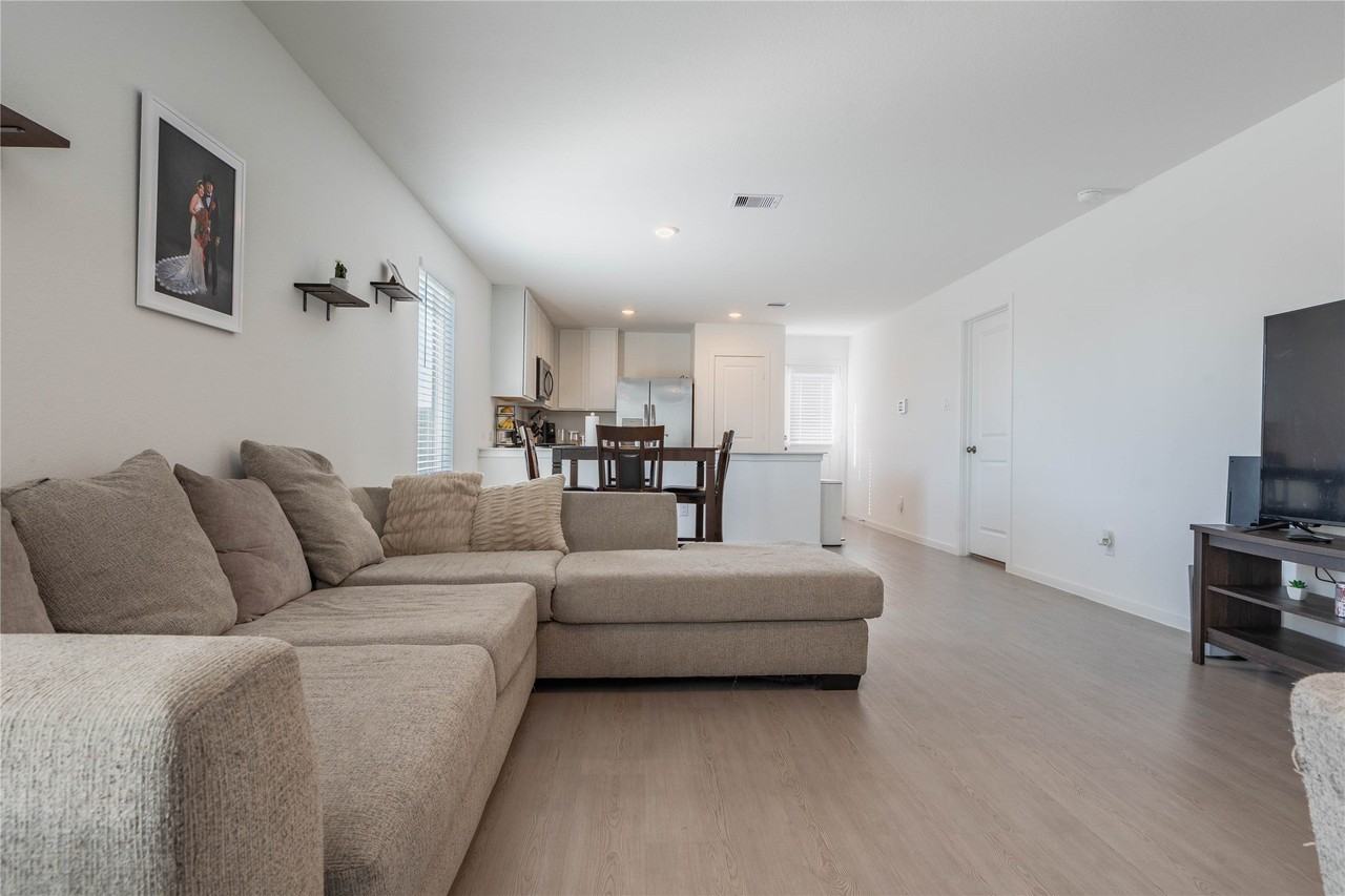 12903 Shells Ln - Photo 4 of 17