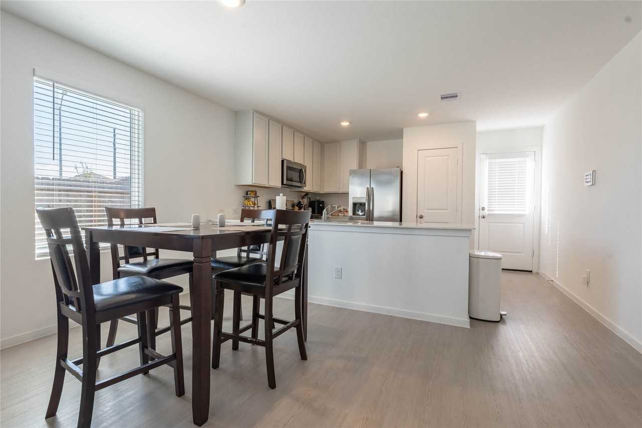 12903 Shells Ln - Photo 5 of 17