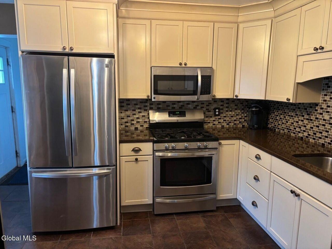 29 Kingsboro Ave - Photo 7 of 19