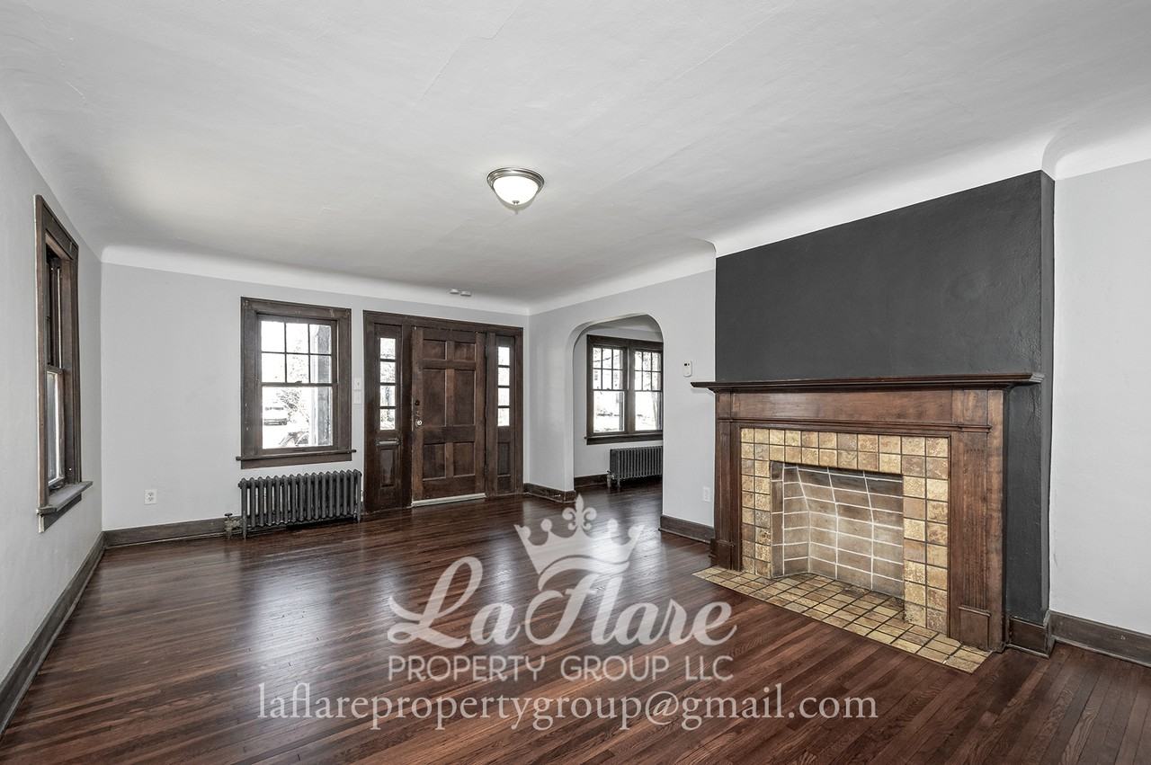 1821 Wellesley Dr #1 - Photo 2 of 24