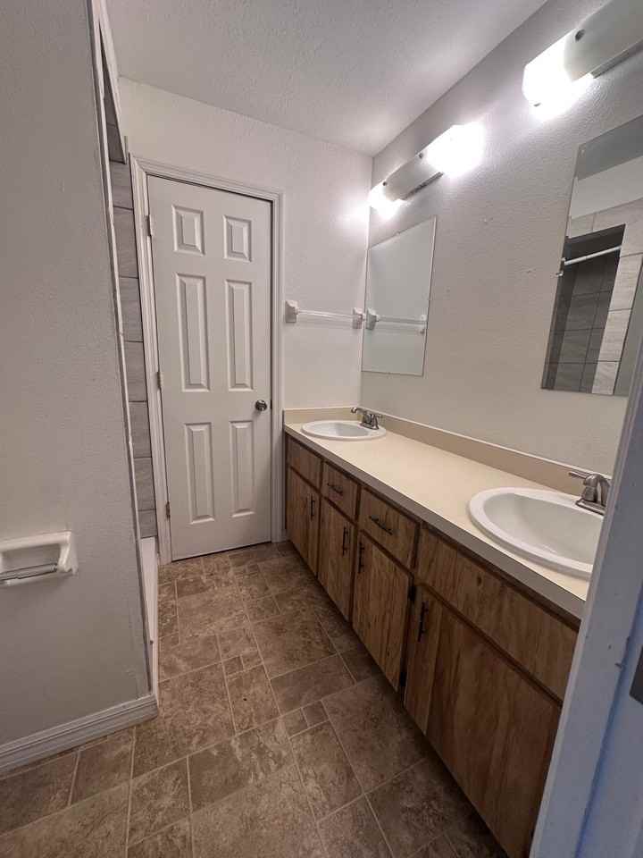 1209 CR463B - C1 #C1 - Photo 3 of 6