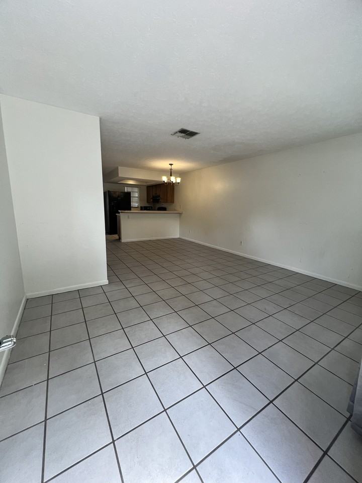 504 Ole Plantation Dr #1 - Photo 2 of 10
