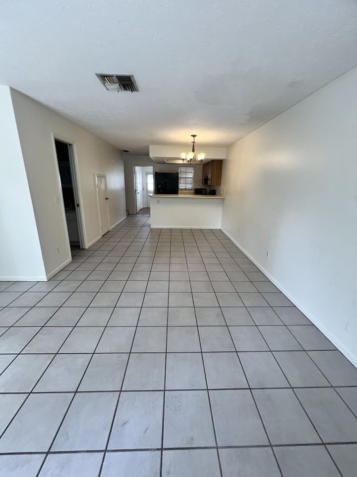 504 Ole Plantation Dr #1 - Photo 3 of 10