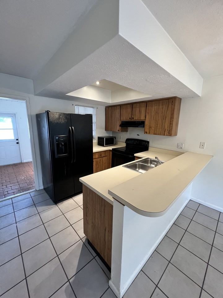 504 Ole Plantation Dr #1 - Photo 4 of 10
