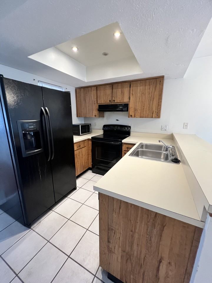 504 Ole Plantation Dr #1 - Photo 5 of 10