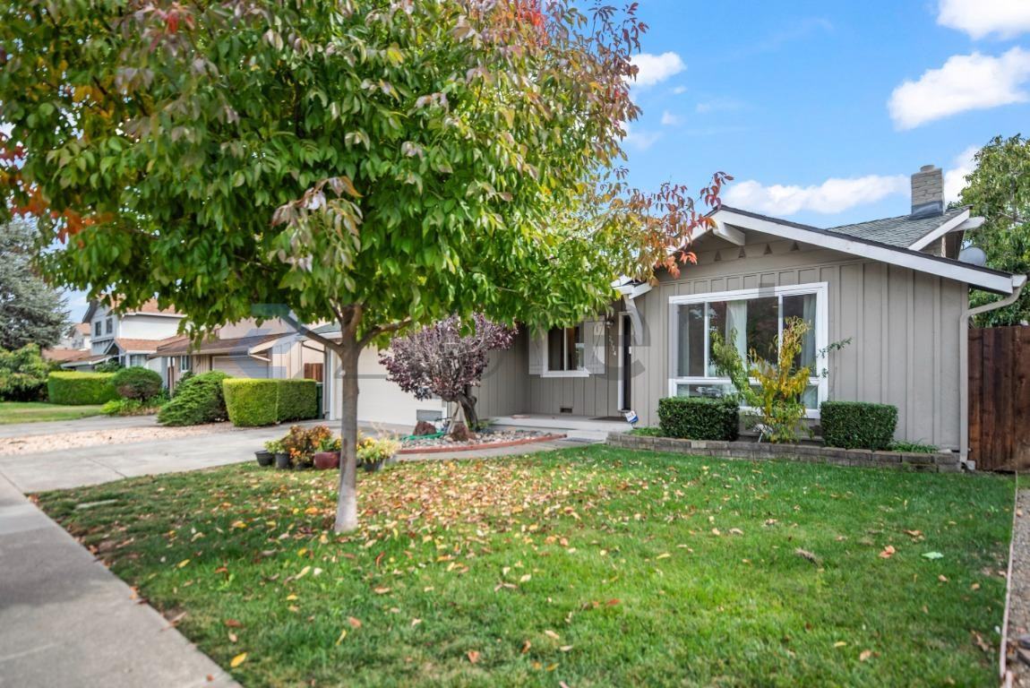 2774 Barkley Ave - Photo 2 of 31