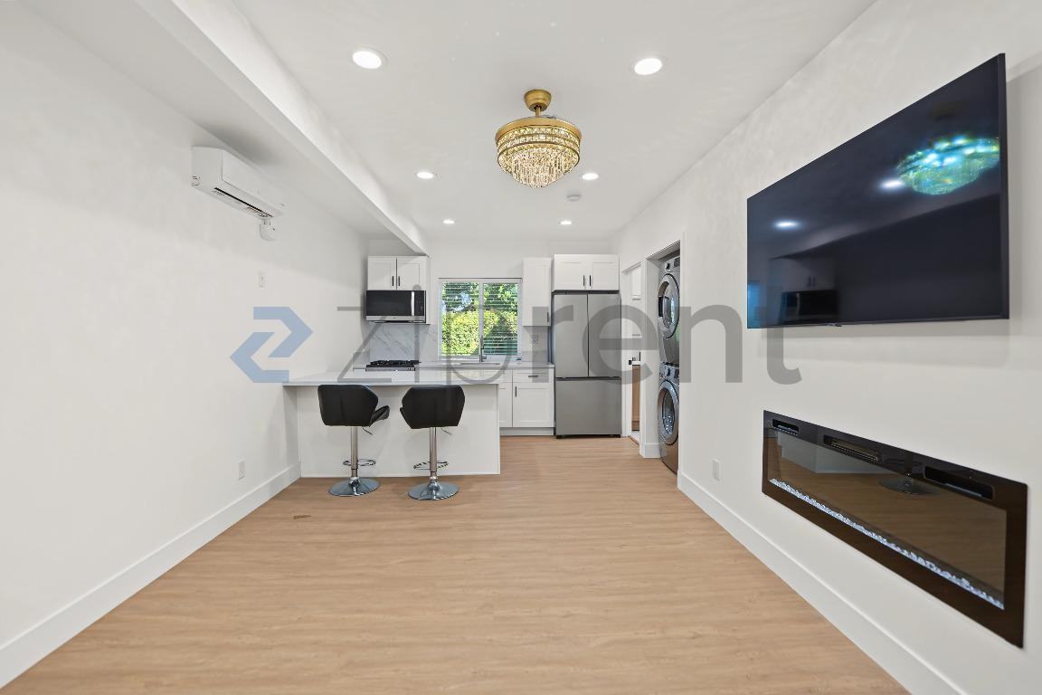 24006 Arminta St - Photo 4 of 11