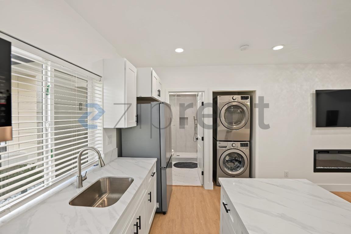 24006 Arminta St - Photo 7 of 11