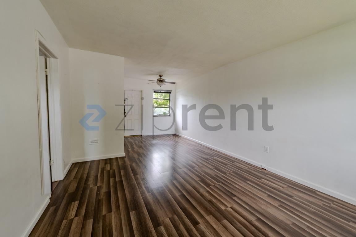 5725 Tyler St - Photo 5 of 20