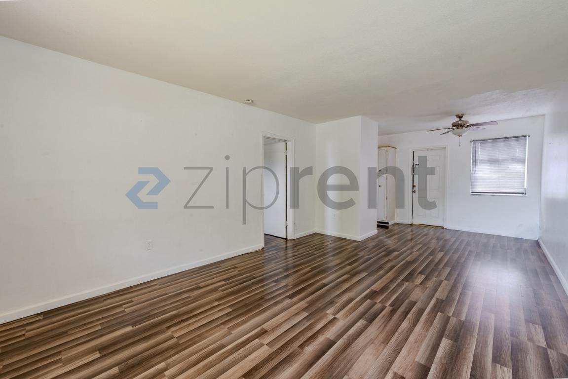 5725 Tyler St - Photo 6 of 20