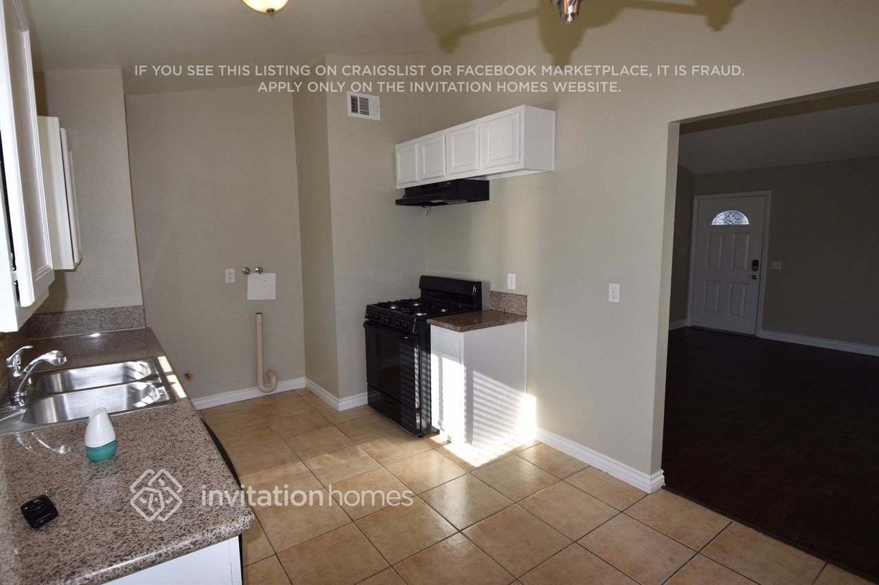 7340 Lydia Ave - Photo 3 of 13