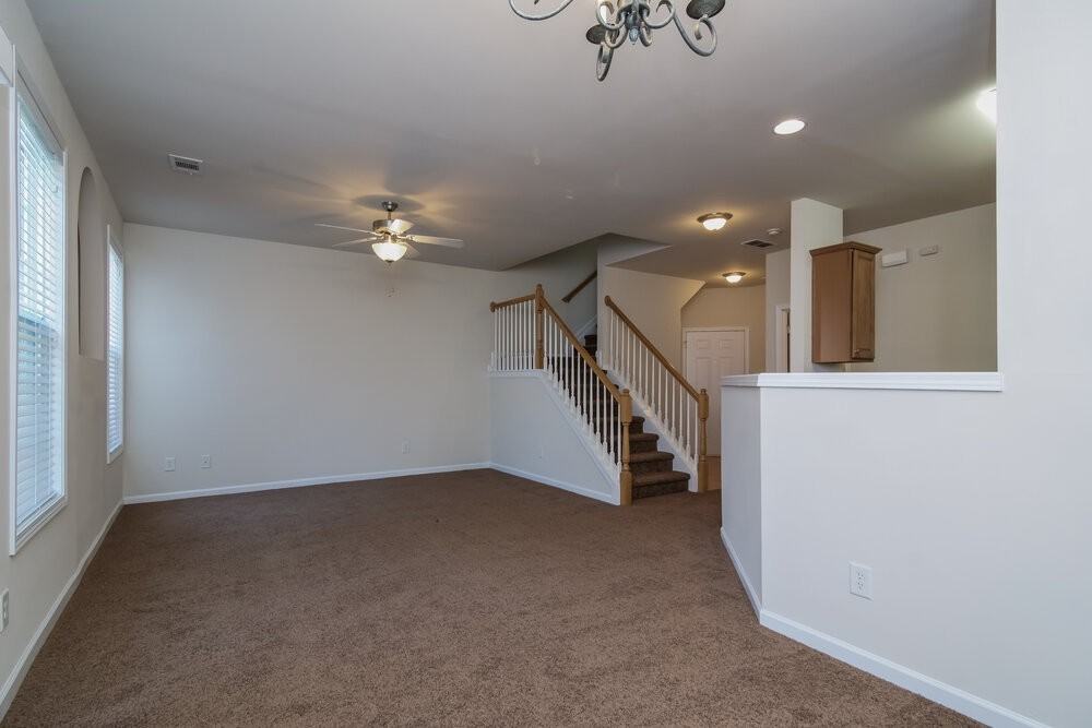 899 Ivydale Ln - Photo 2 of 15
