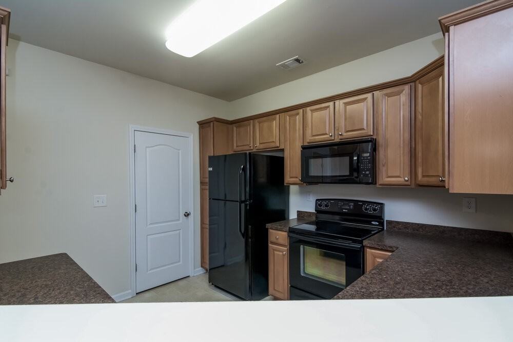 899 Ivydale Ln - Photo 4 of 15