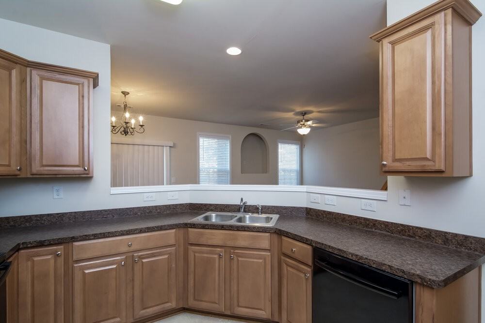899 Ivydale Ln - Photo 5 of 15