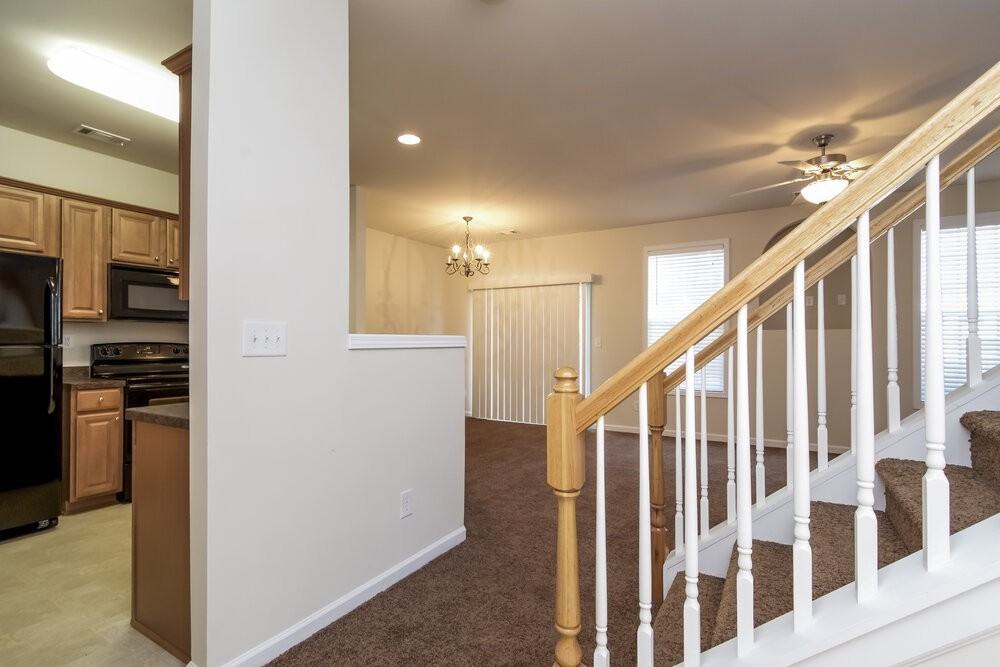899 Ivydale Ln - Photo 7 of 15