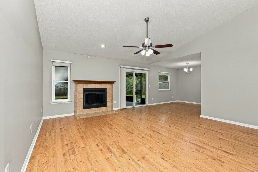 8136 Honeysuckle Ln - Photo 4 of 17