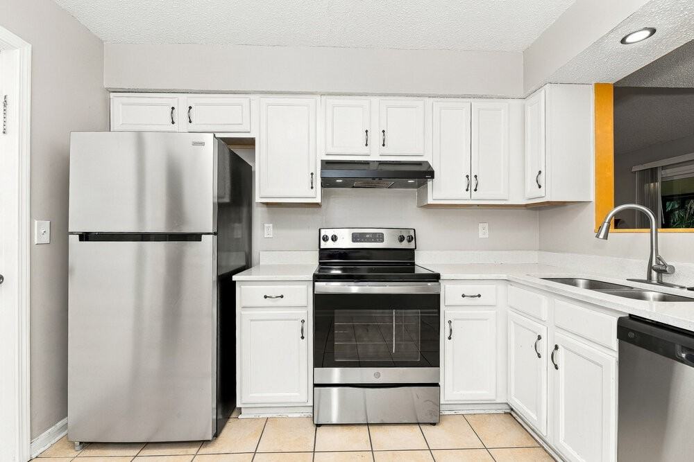8136 Honeysuckle Ln - Photo 6 of 17