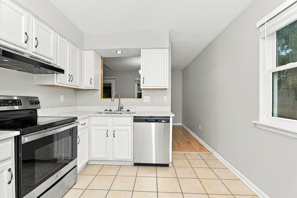 8136 Honeysuckle Ln - Photo 7 of 17