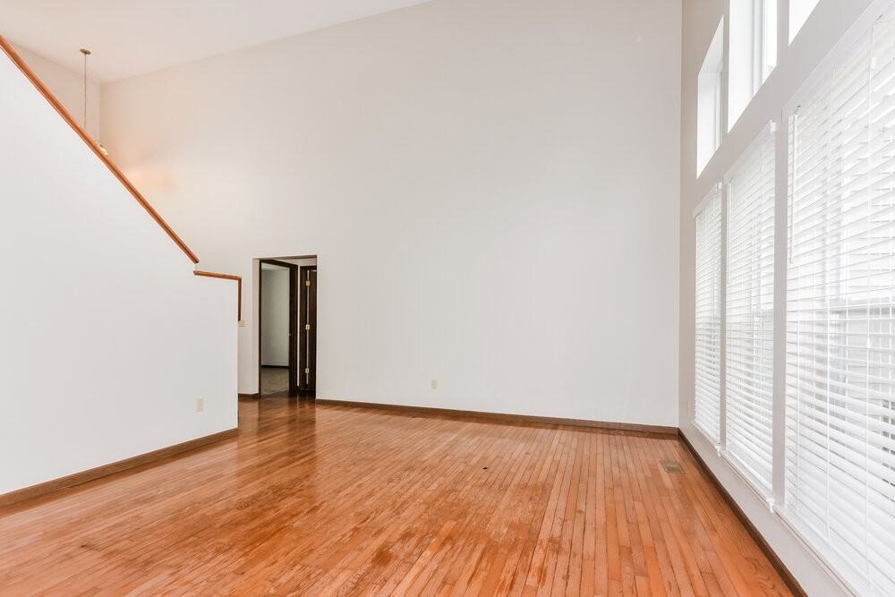 16301 Hampden Pl - Photo 6 of 18