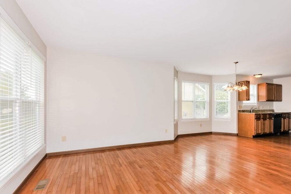 16301 Hampden Pl - Photo 7 of 18